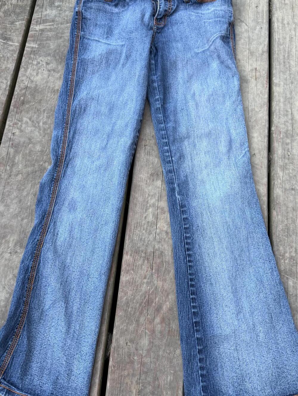 Retro Vibes Flared Denim Jeans - Walk Like You Own the '70s - Picture 2 of 6